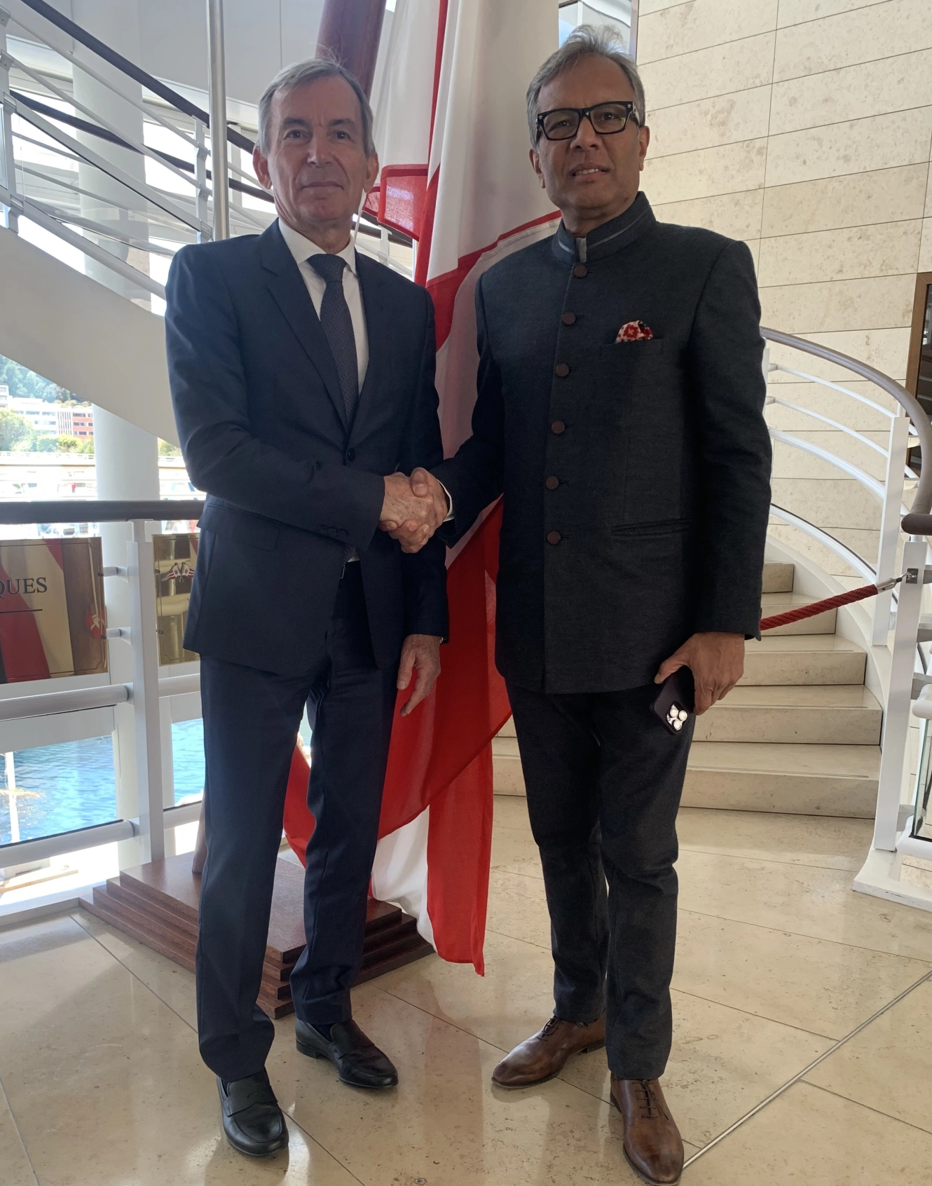 S.E. M. Didier GAMERDINGER avec M. Ashish SARAF