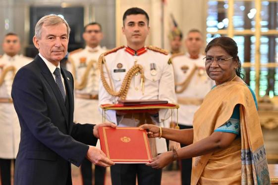 Remise des Lettres de créances à Mme Droupadi Murmu, Présidente de la République de l'Inde